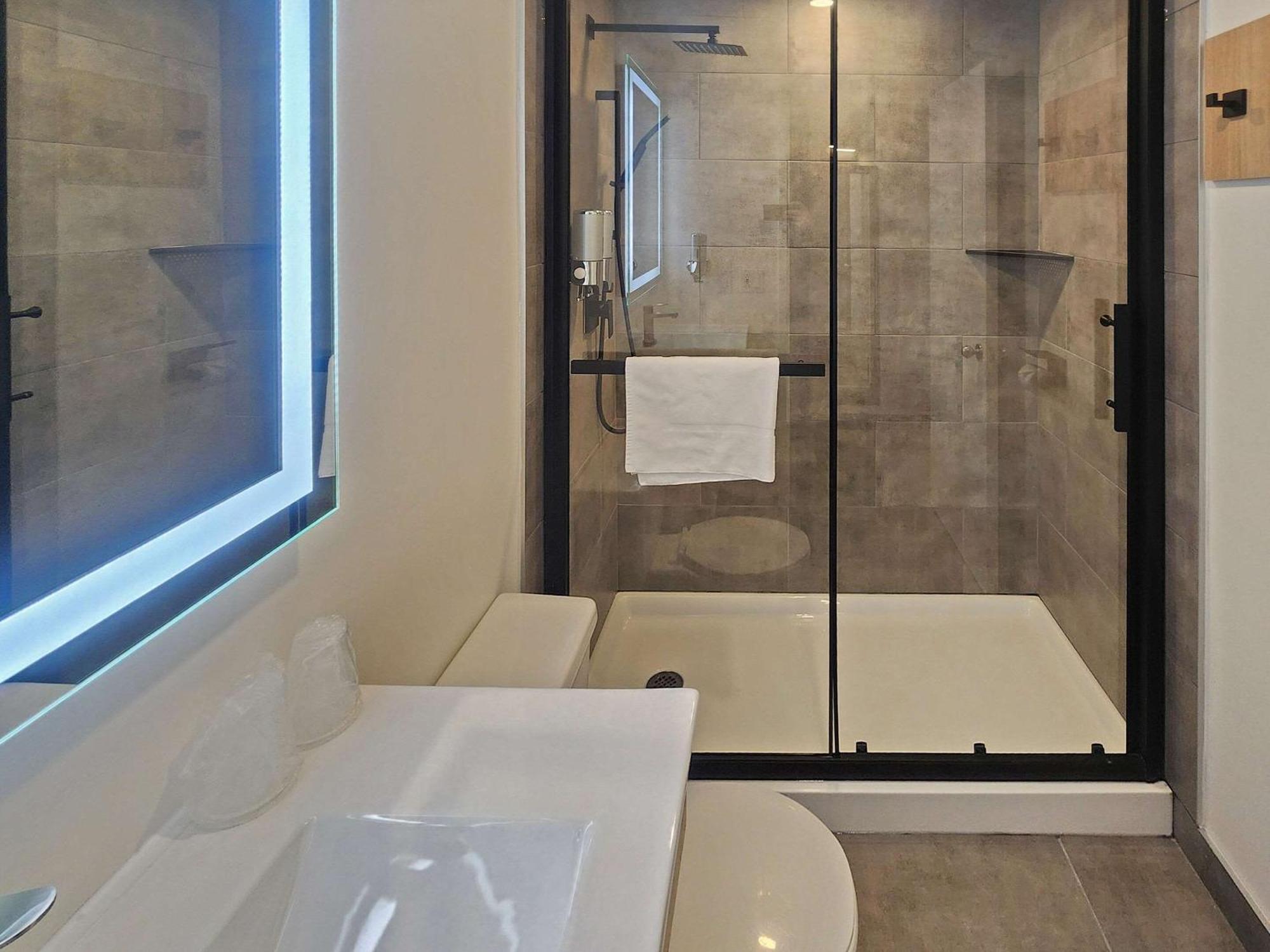Lodge Econo *